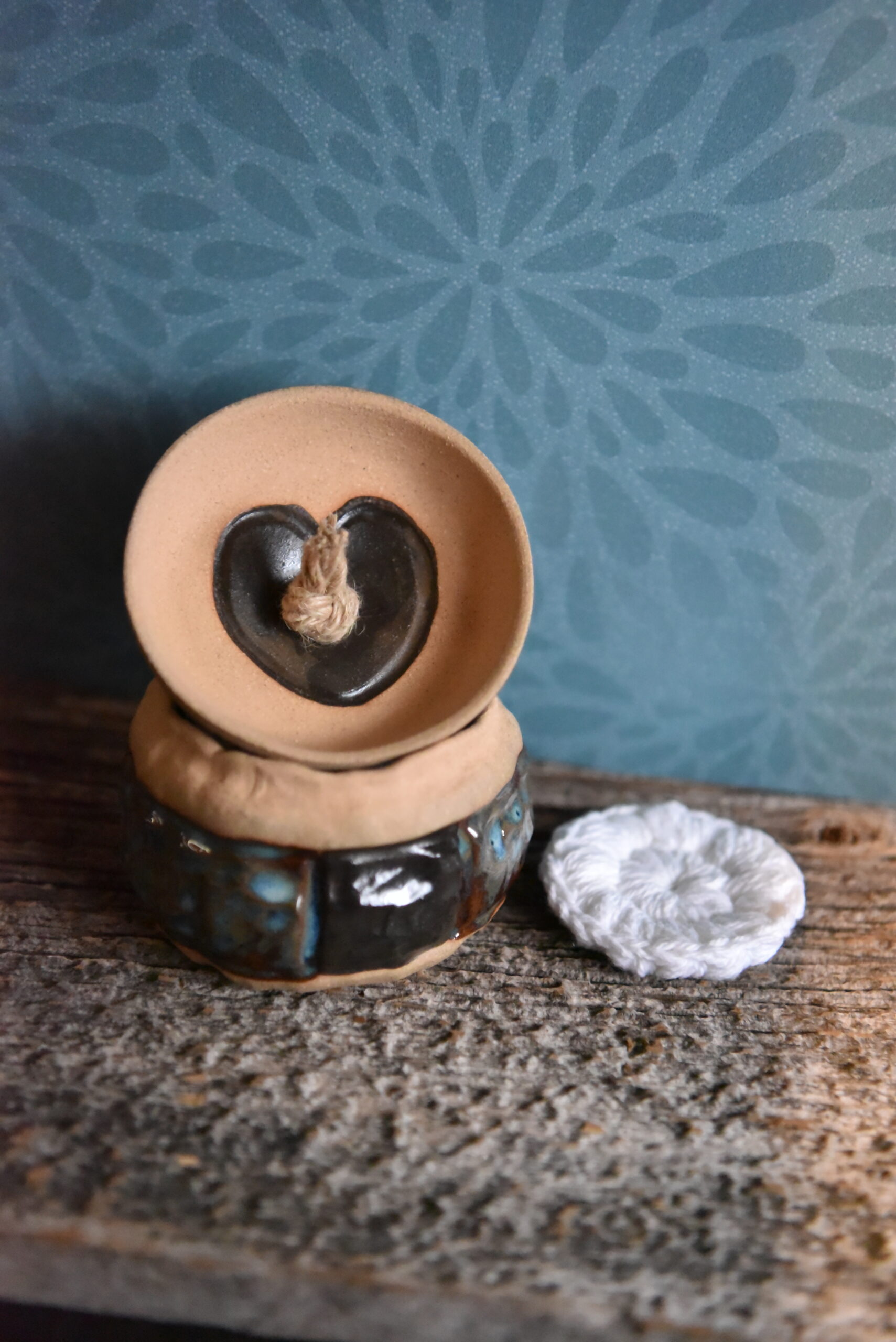 A Face Scrubby Holder (Pottery) - Image 3