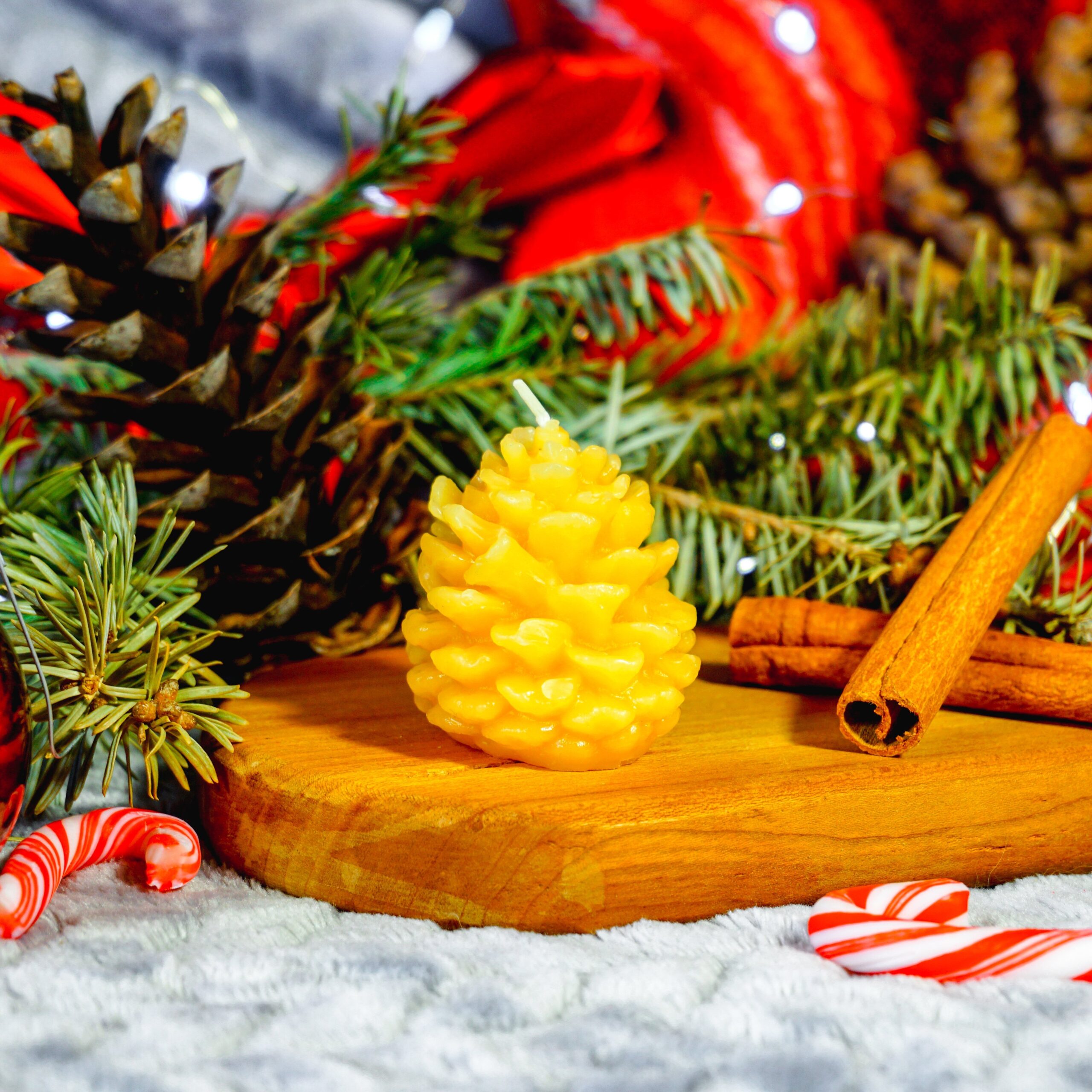 Small Pinecone Candle